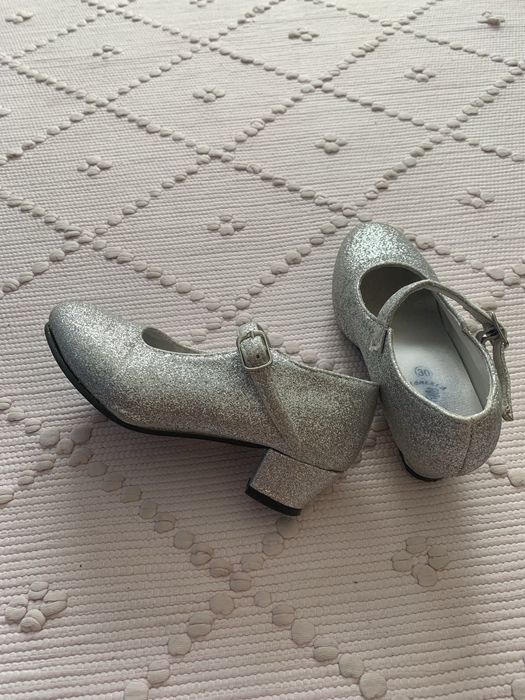 Sapatos prata com glitter