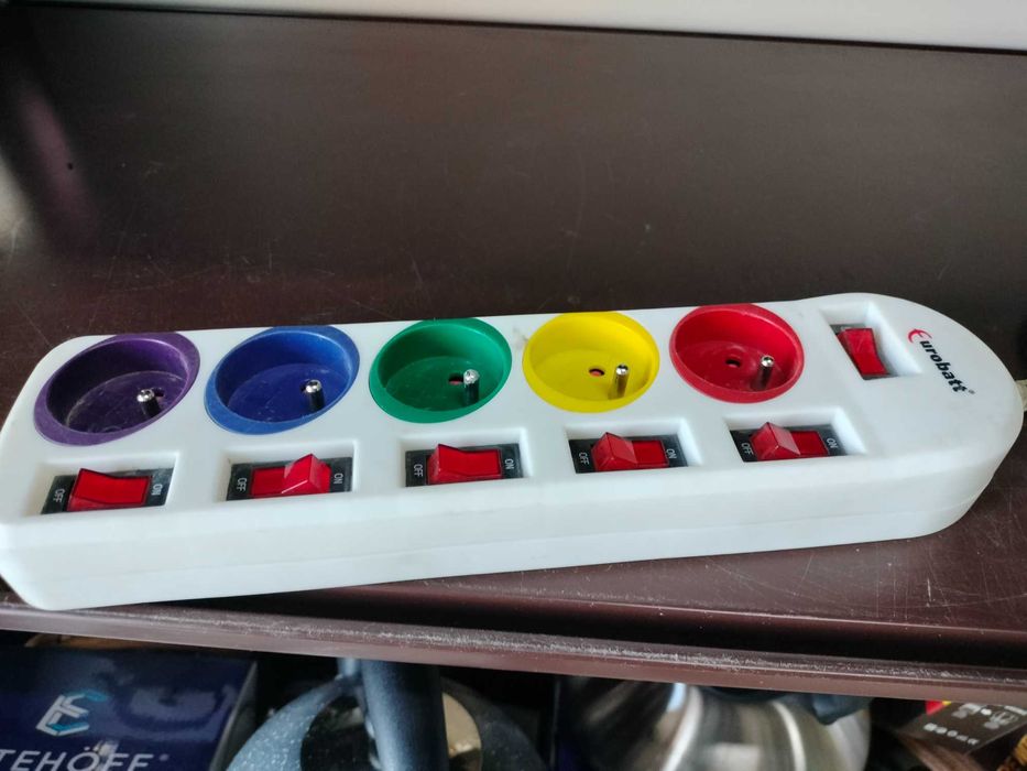przedłuzacz 5 ggniazd z przełącznikami