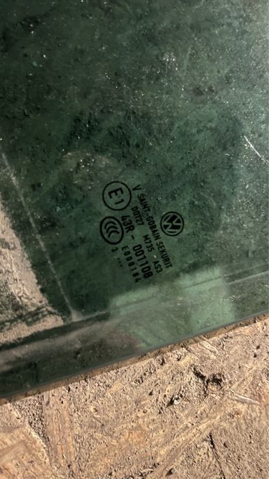 Стекло Mitsubishi Lancer 9