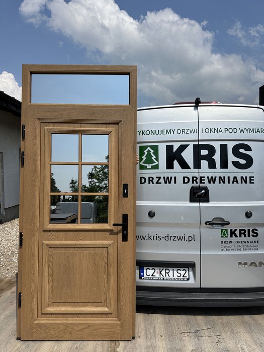 Drzwi zewnętrzne drewniane dębowe z naświetlem  NietypoweMontaż Polska