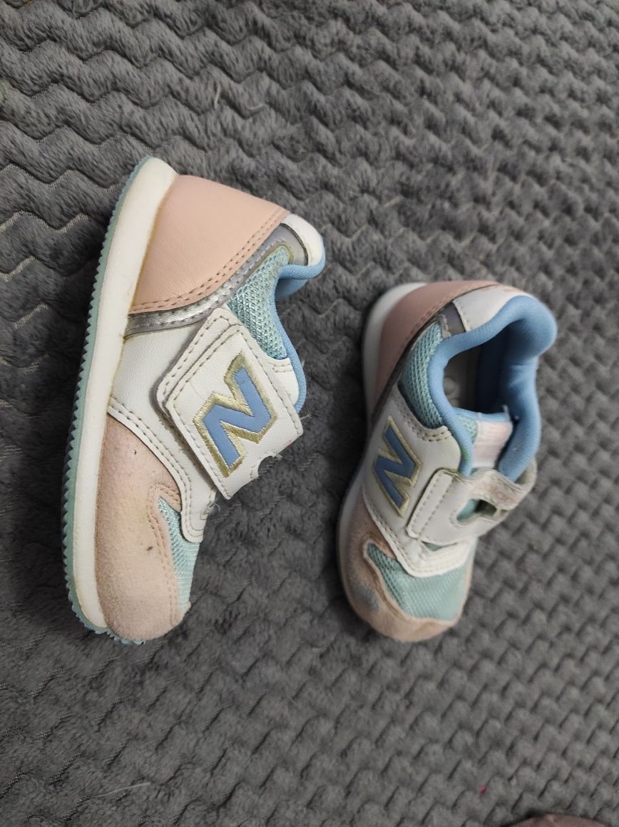 Buty dziecięce  New Balance r. 23