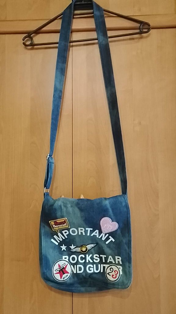 Torebka średniej wielkości