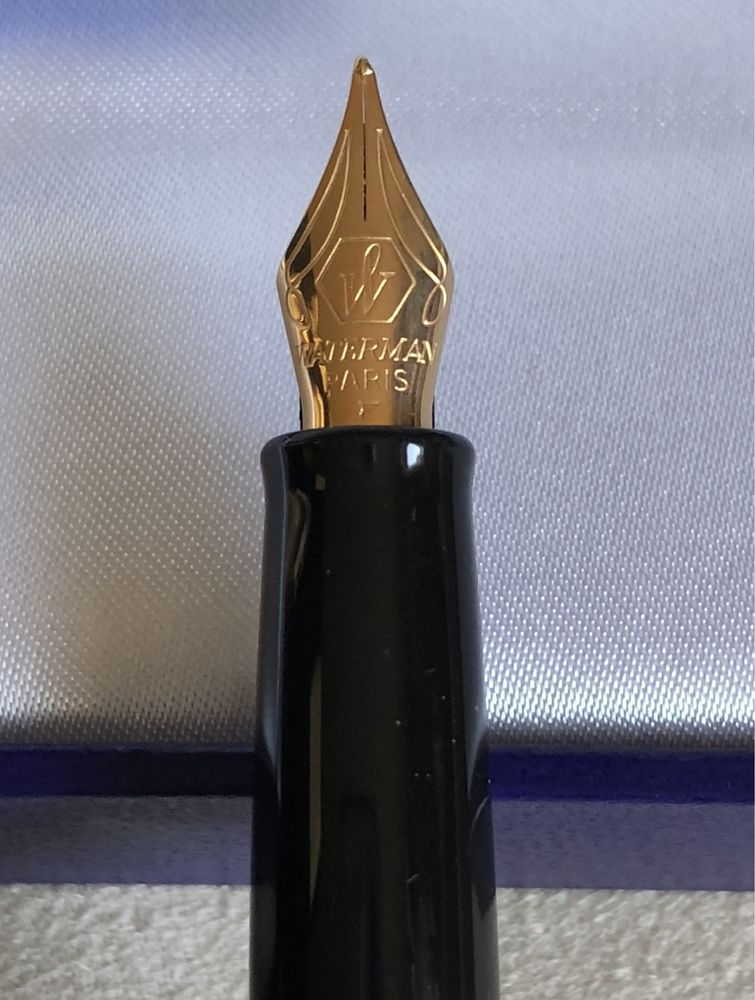 Caneta Waterman em Dourado e Roller Ball Dourada Mate