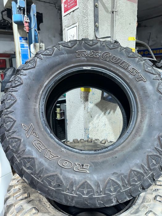 5 Pneus Jipe em bom estado