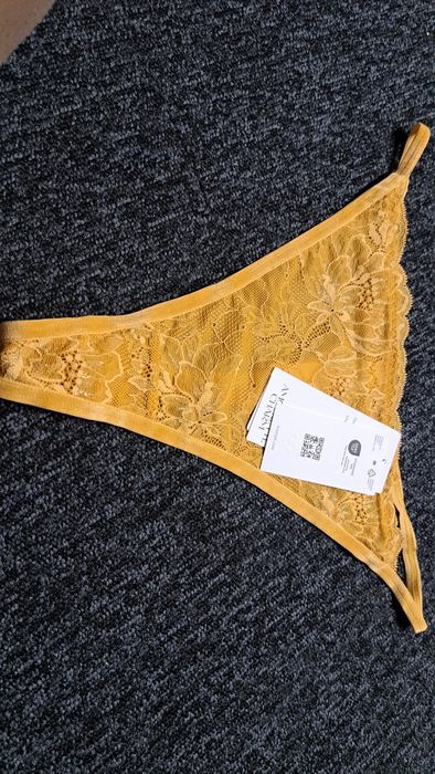 Majtki stringi Triumph w rozmiarze 46 3xl żółte