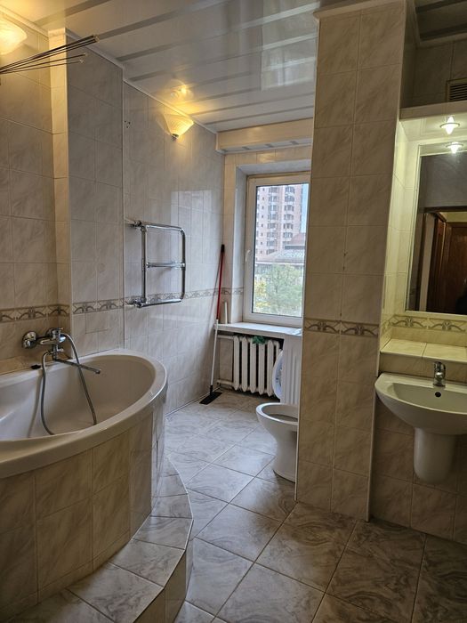 Продаж  2-3 кімнатна квартира вул.Алмазова,14 82м метро Печерська