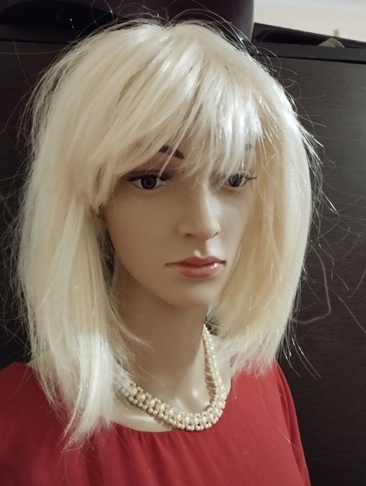 Peruka włosy bob z grzywką jasny maślany włosy blond