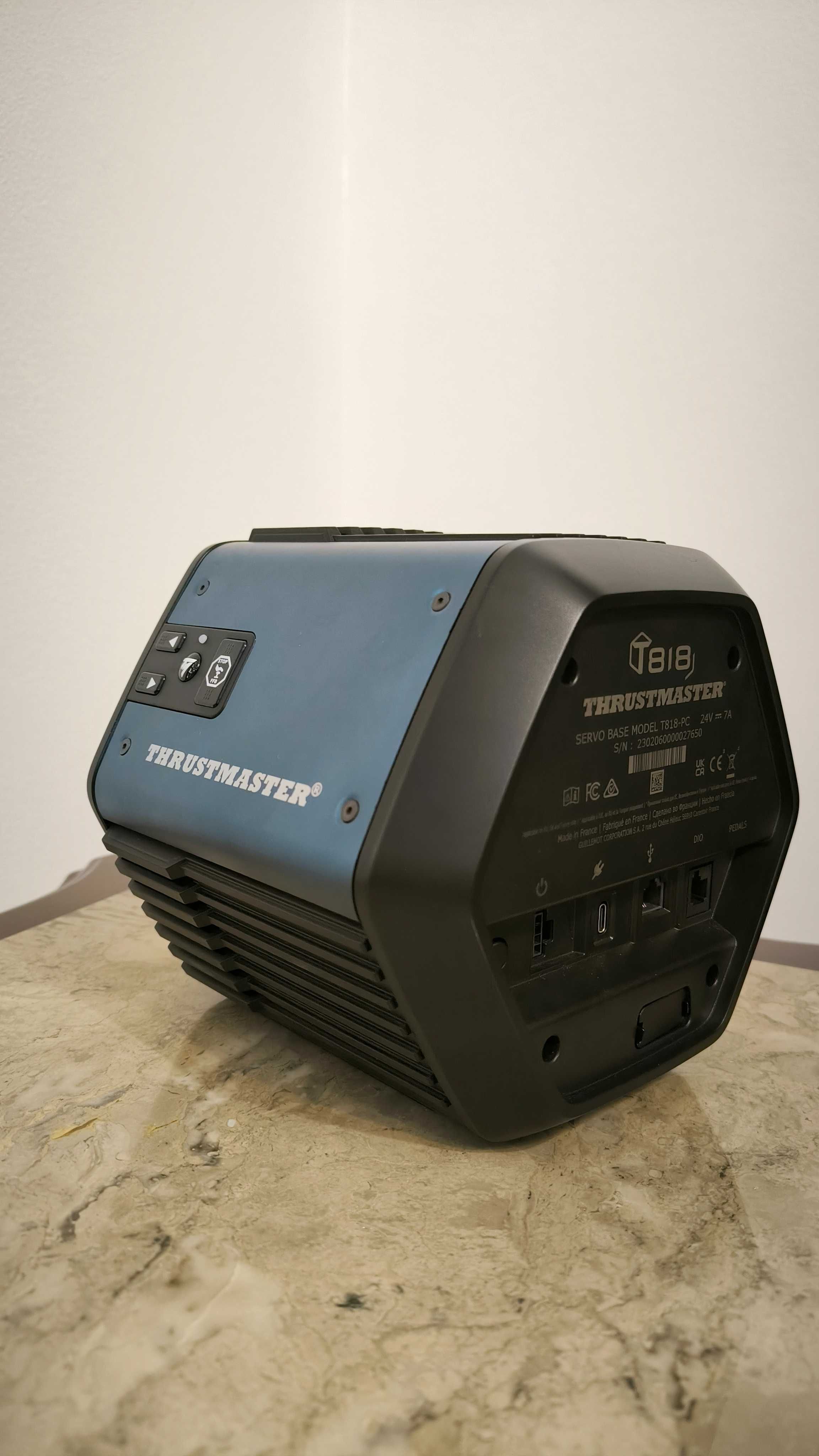 Volante e base Thrustmaster T818