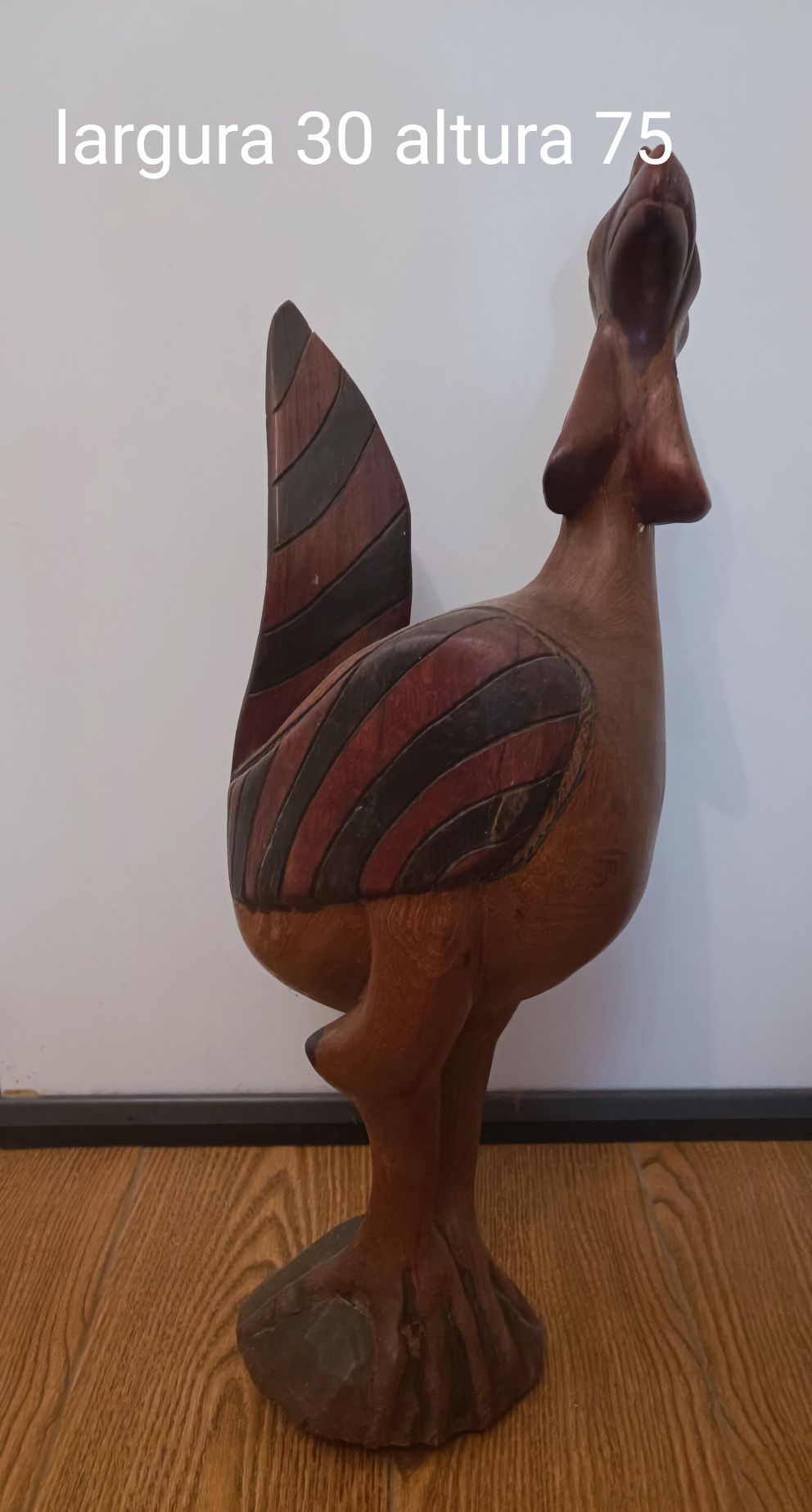Escultura galinha madeira