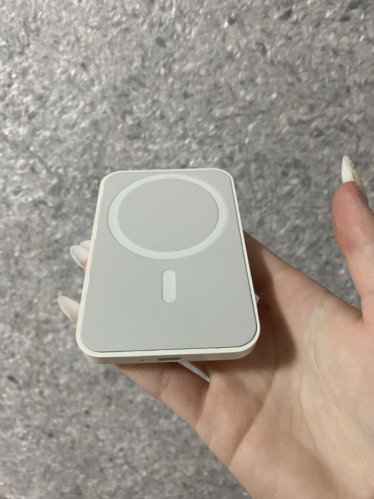 Бездротова зарядка-тримач з кріпленняи в авто