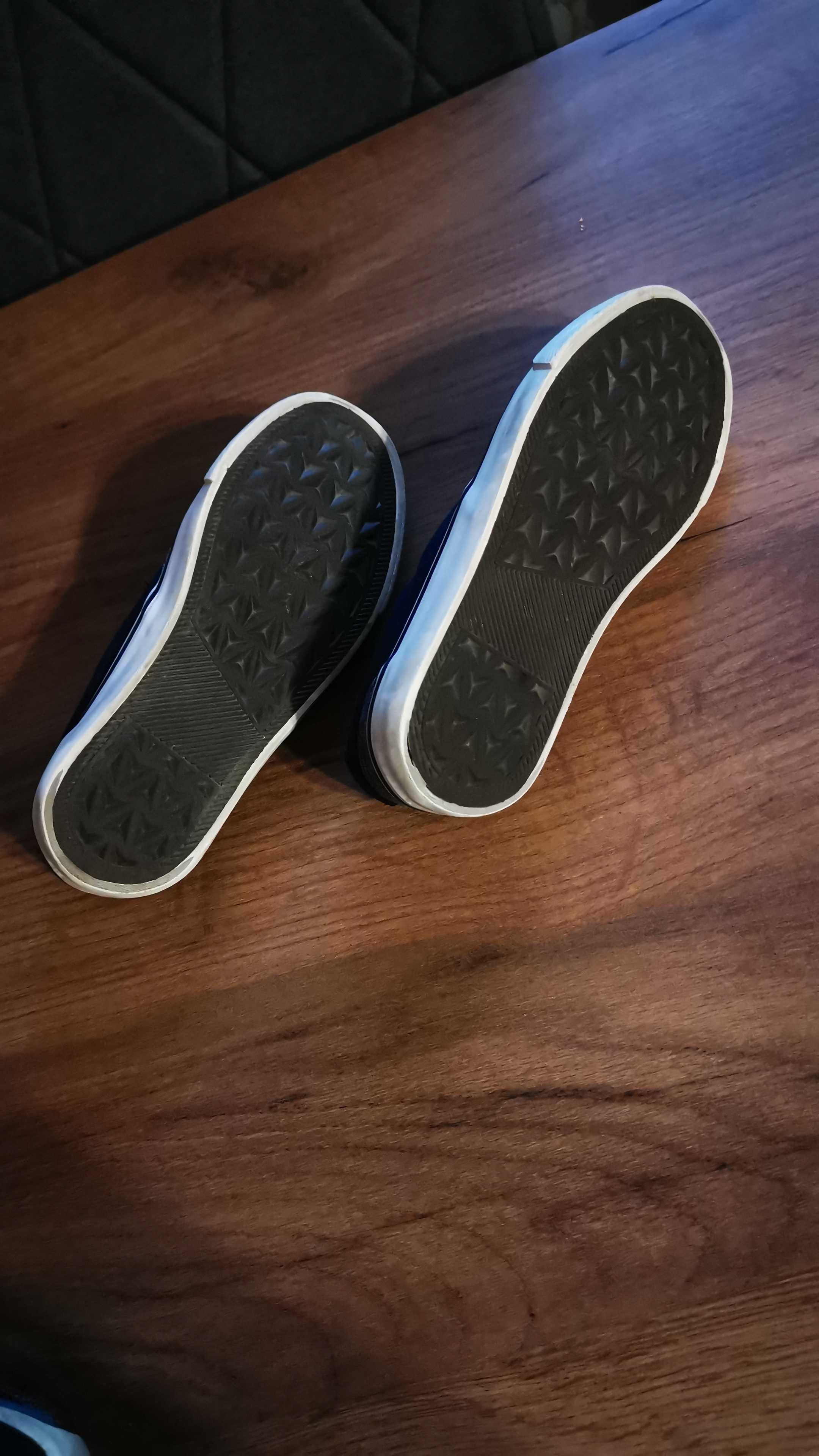 Buty tenisówki szkolne Trampki Coccodrillo rozm. 30 jak nowe