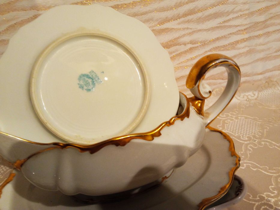 СОУСНИЦА и тарелки старинные