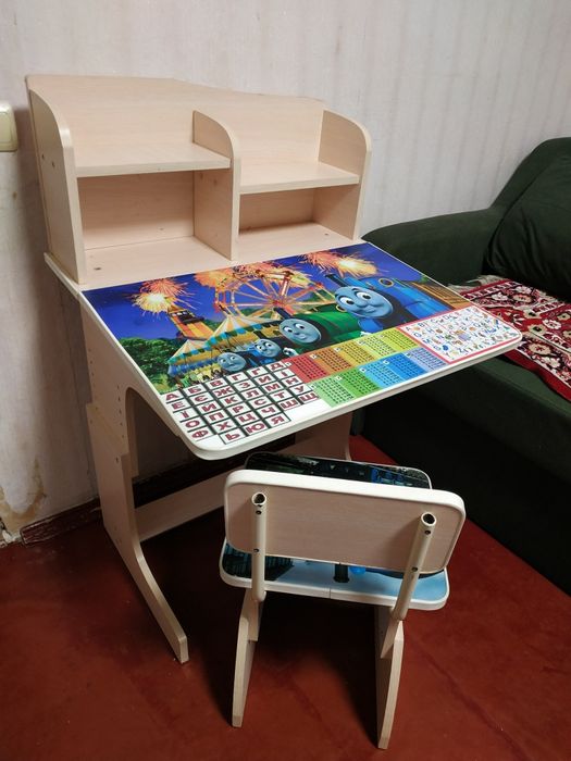 Письменный стол, парта, Зростаючі меблі стіл та стілець, растущий стол