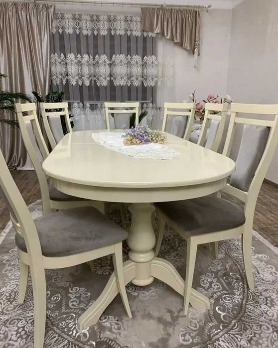 Комплект обеденный стол и стулья. Кухонний стіл та стільці.