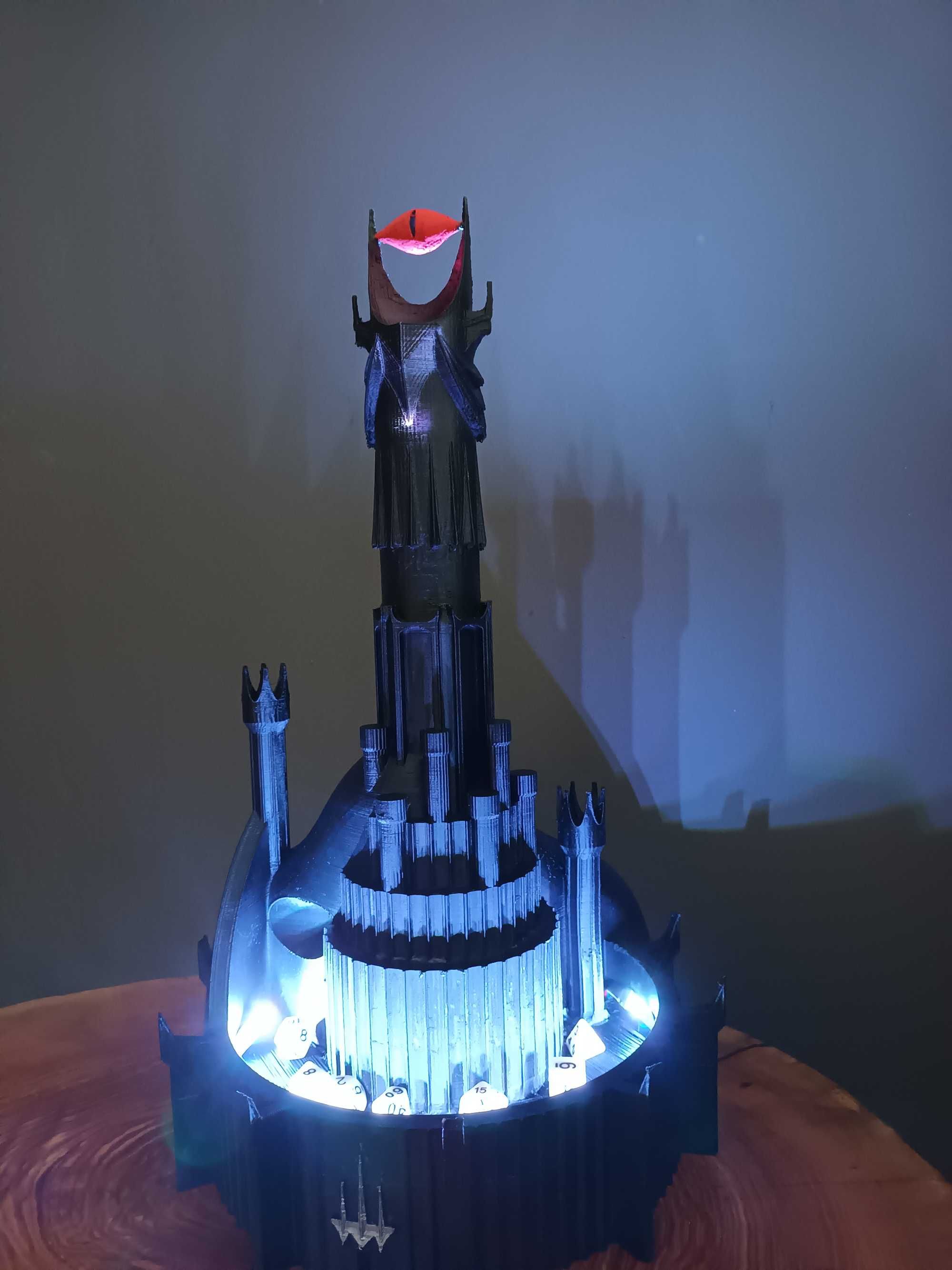 Dice Tower SAURON LED RGB - Władca Pierścieni 45 cm/0,7 kg