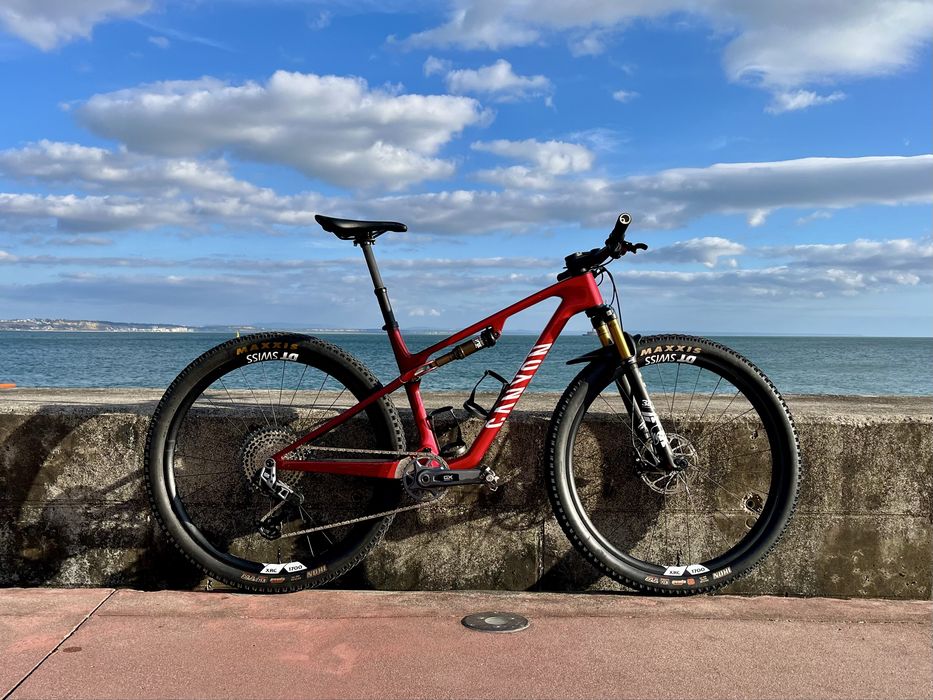 Canyon Lux Wc CF8 2024 btt
