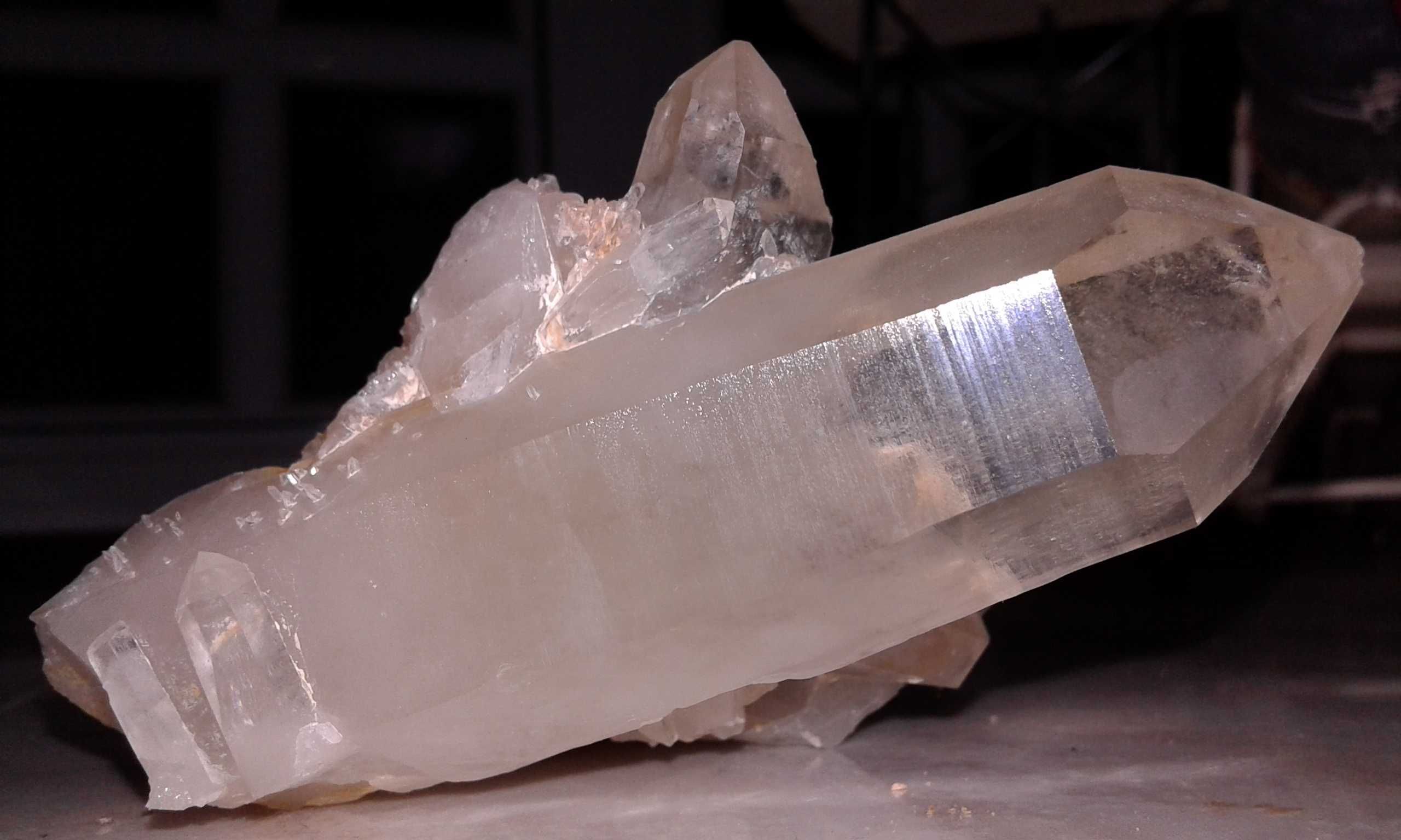 Cristal Quartz com aglomerado.