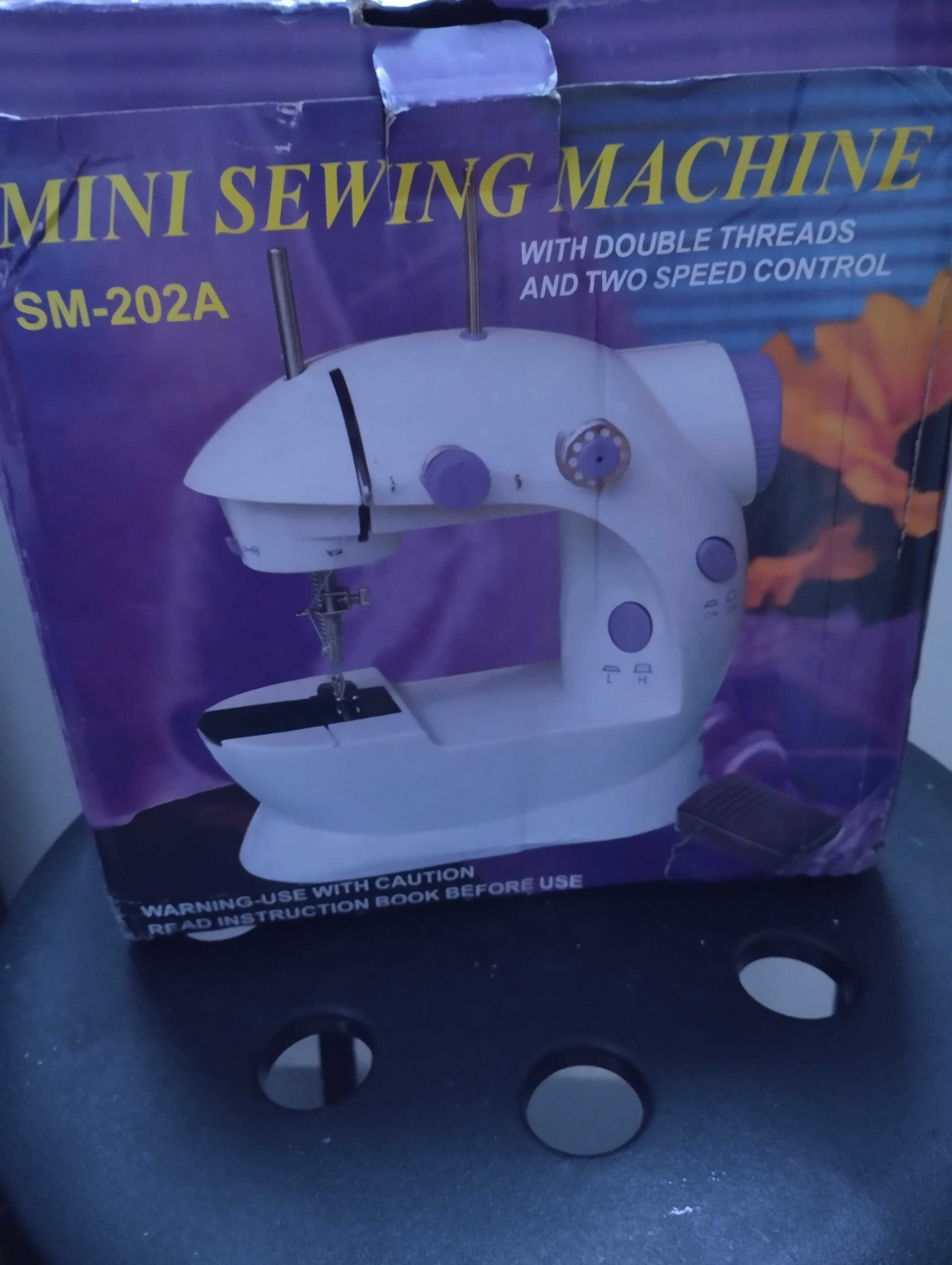Mini máquina de costura