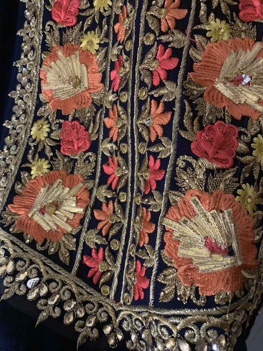 Сукня шовкова з вишивкою і камінчиками