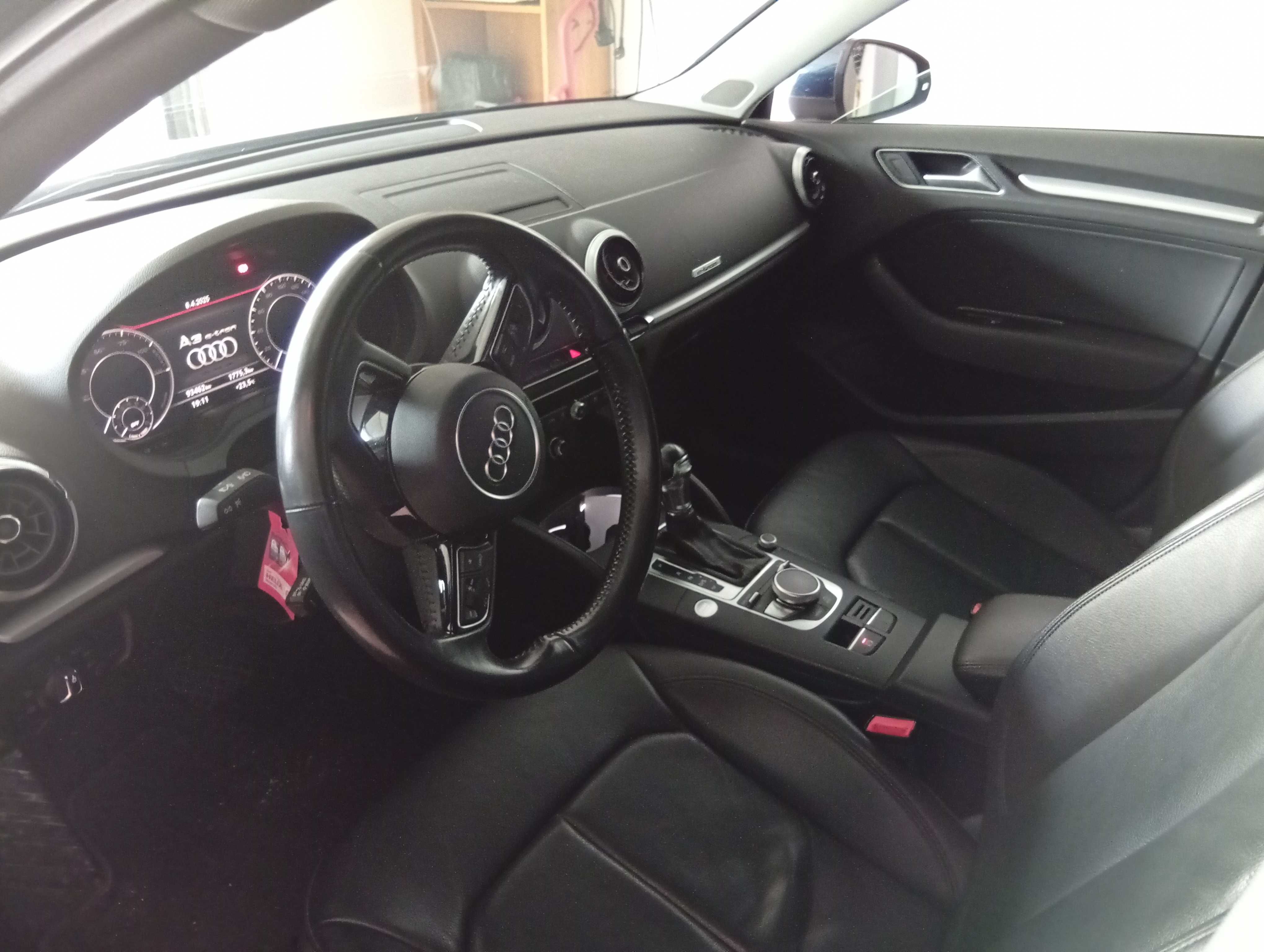 Vendo AUDI A3 ETRON hibrido plugin com 204 hp, de 2017 com 94000 km