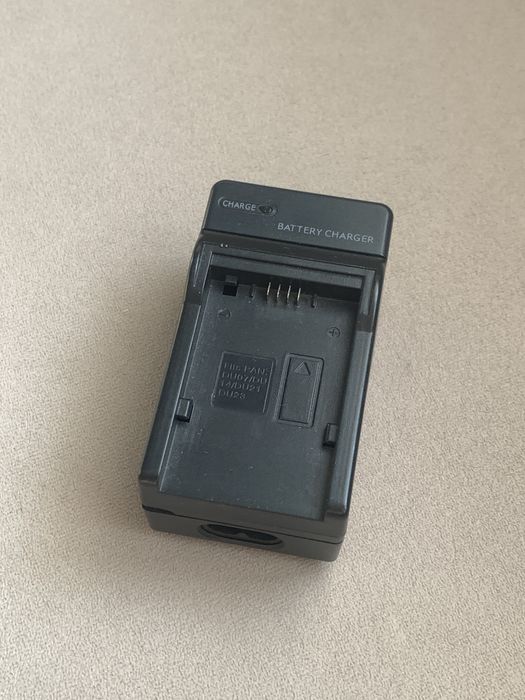 Зарядні пристрої для батарей відеокамер Canon та Panasonic