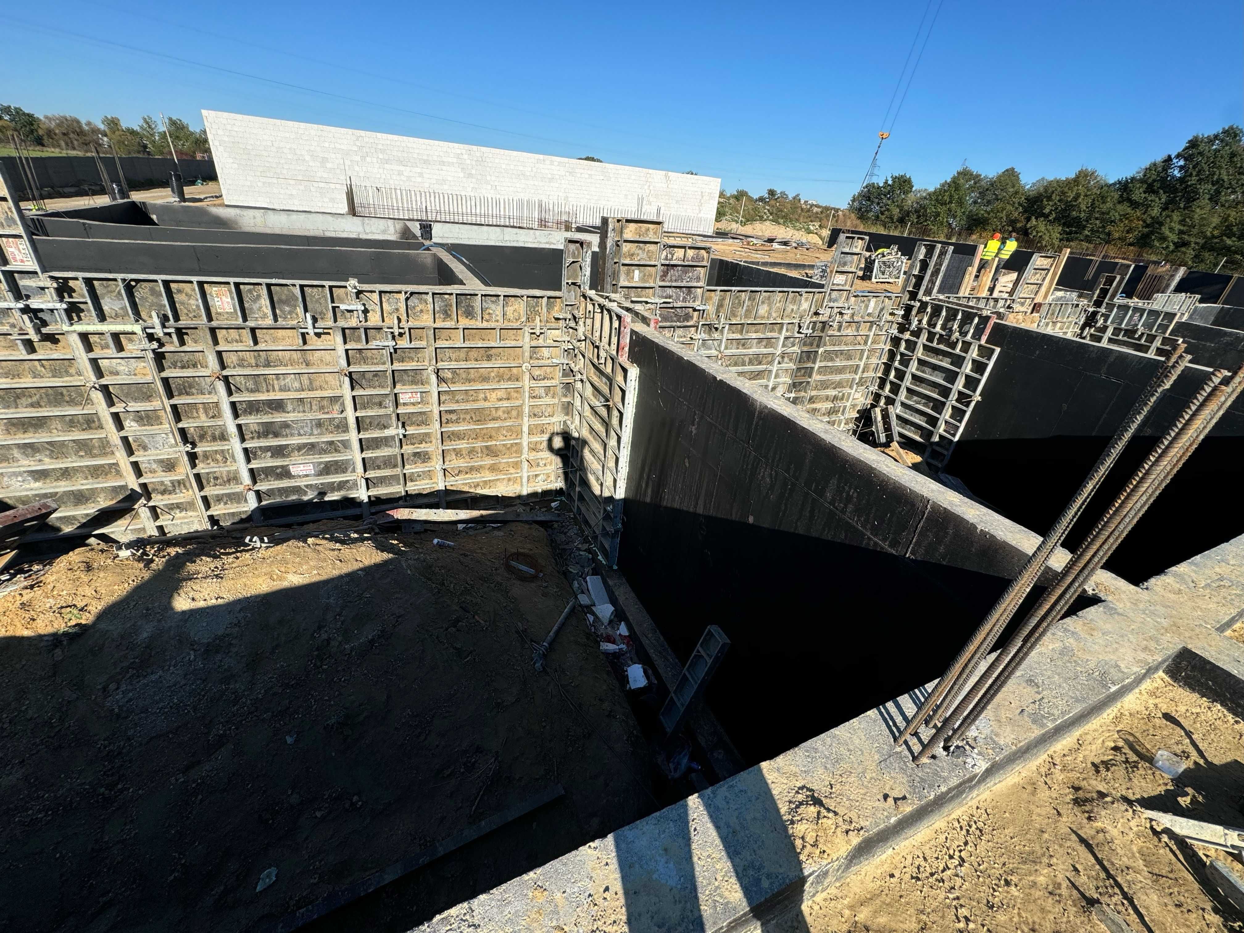 Wynajem i sprzedaż szalunków rusztowań podnośników kontenerów ogrodzeń