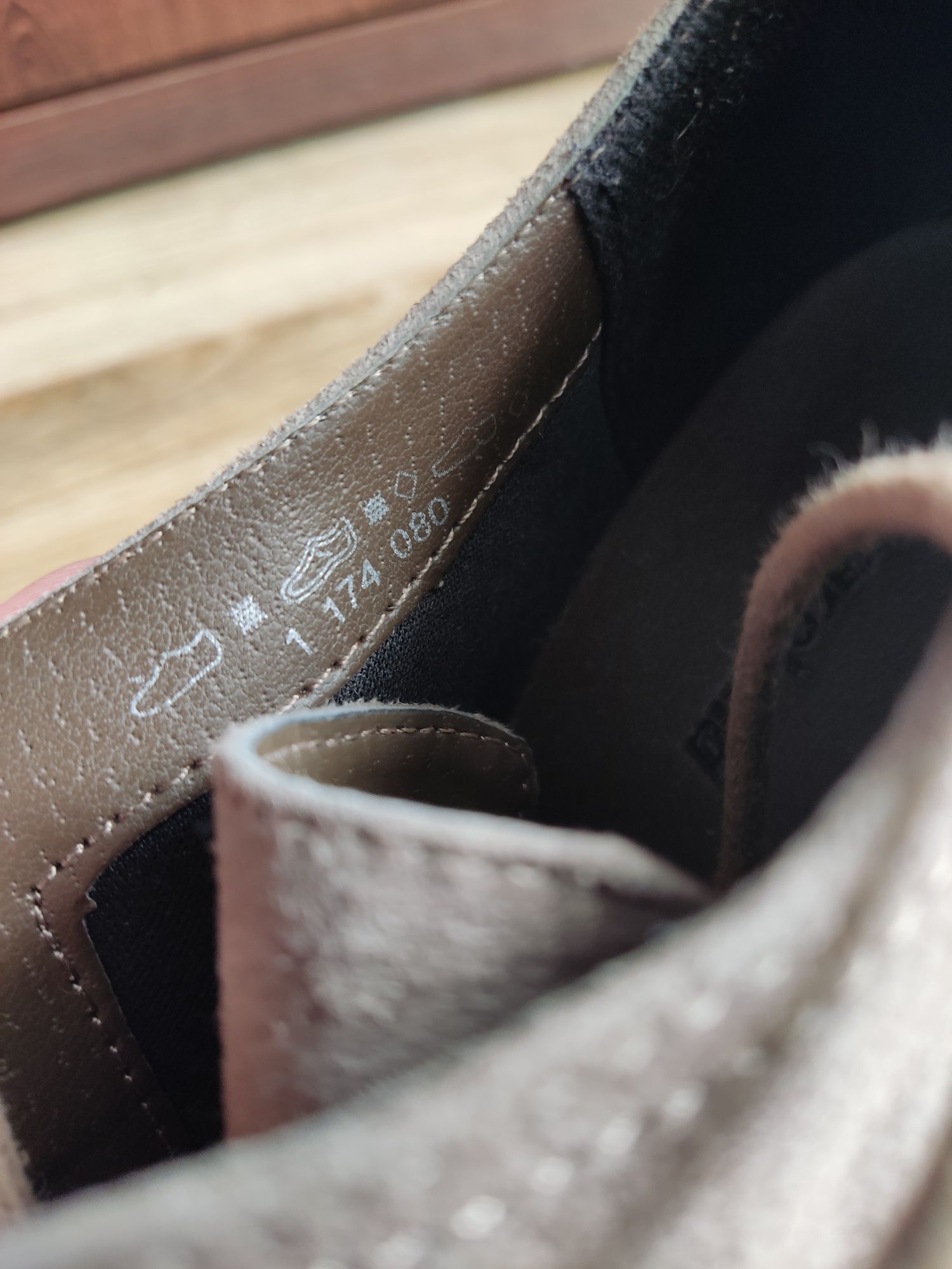 Buty na obcasie szary kremowy zamsz. Graceland CCC. Stan jak nowe .38