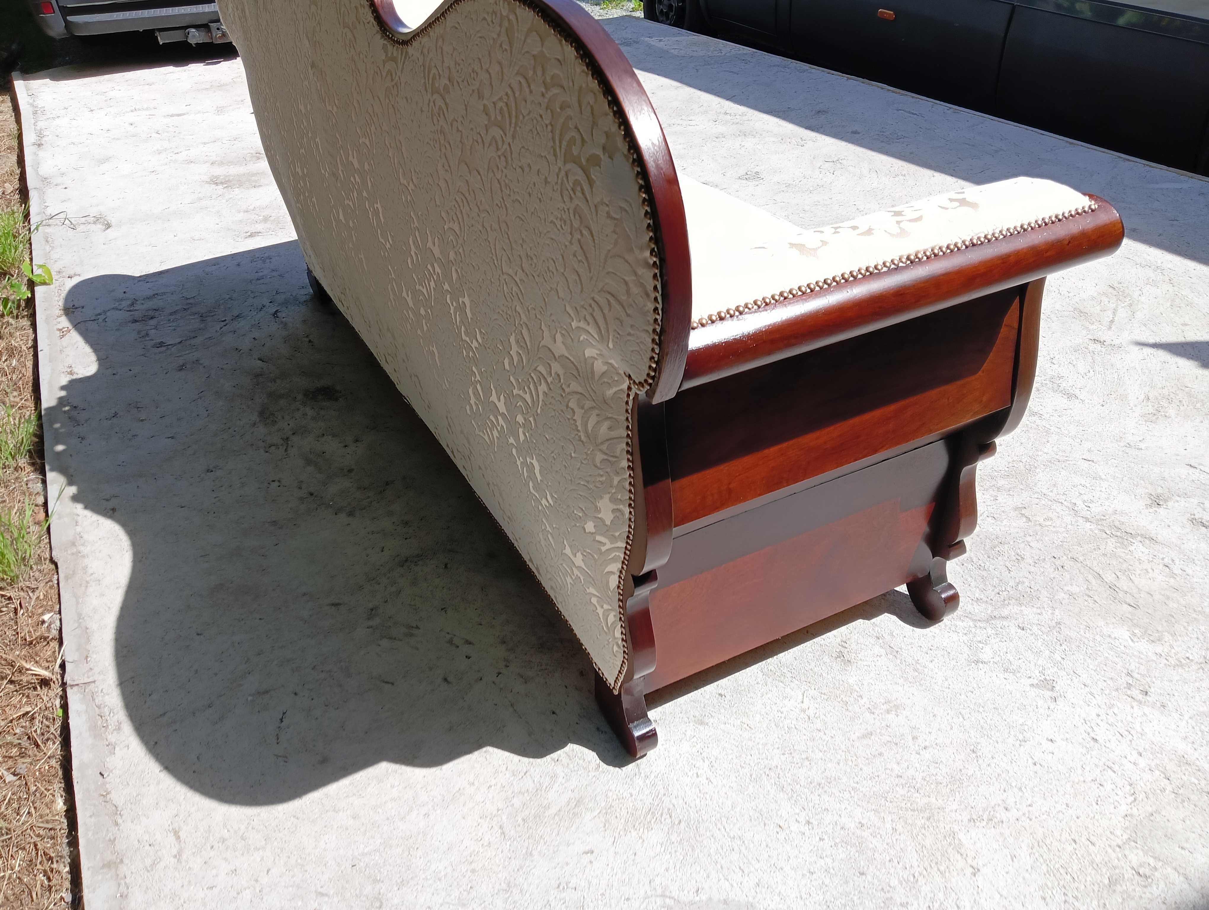 Knapa sofa antyczna Biedermeier z funkcją spania po renowacji