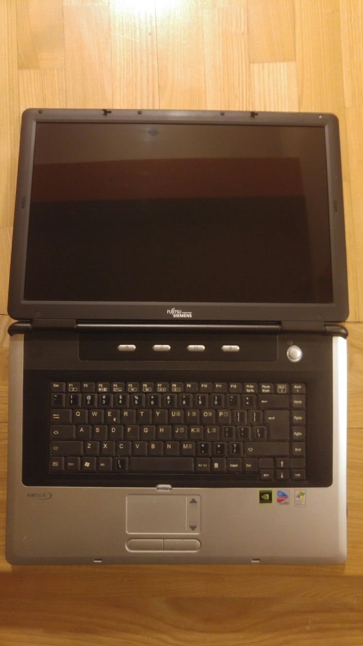 Fujitsu Siemens Amilo M4438G