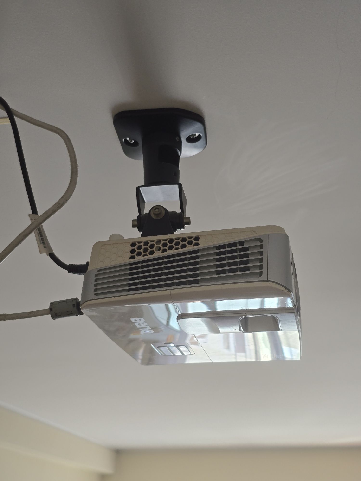 Projetor 1080P BENQ W1070 com extras