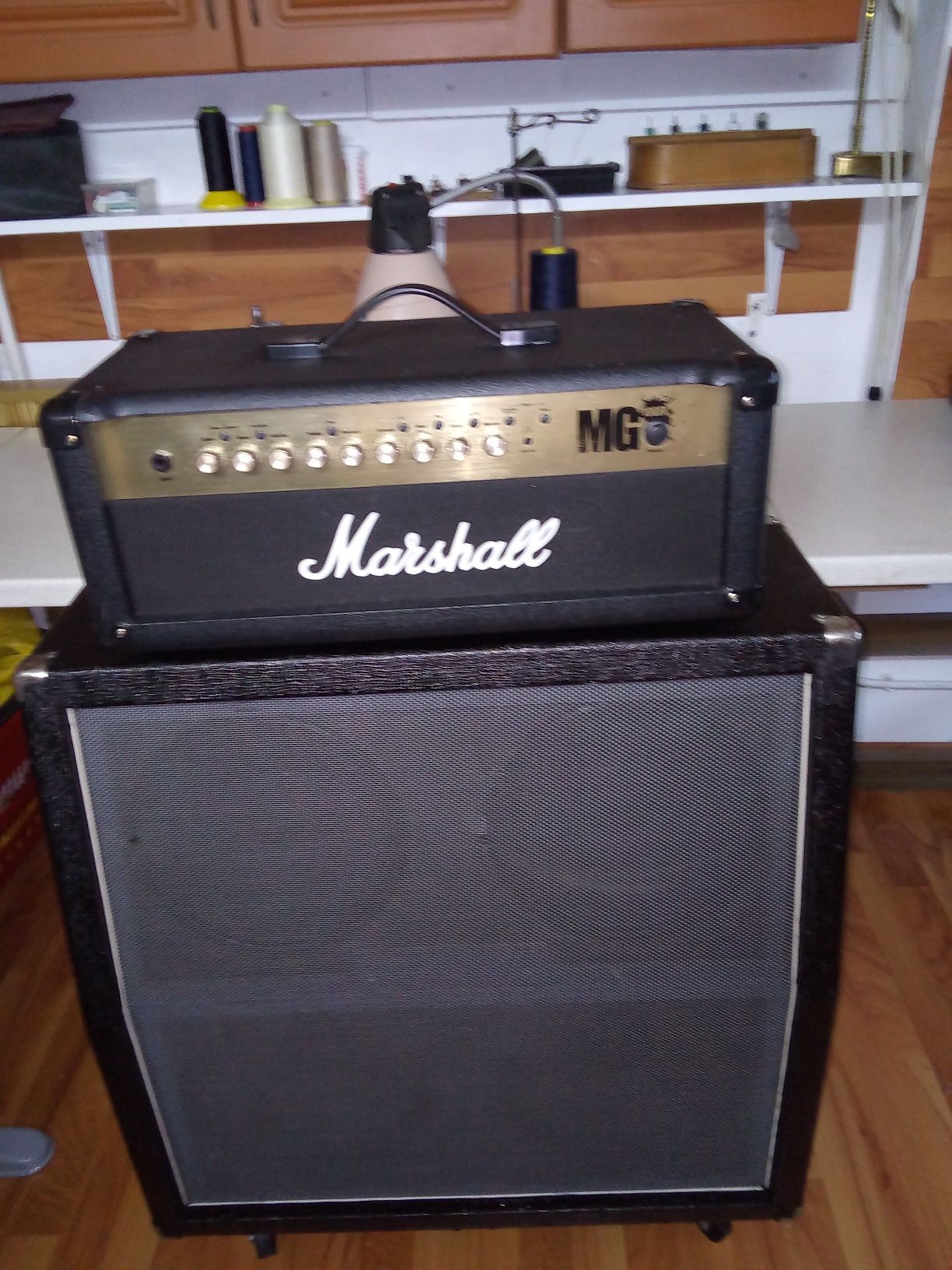 Głowa marshall plus kolumna laney
