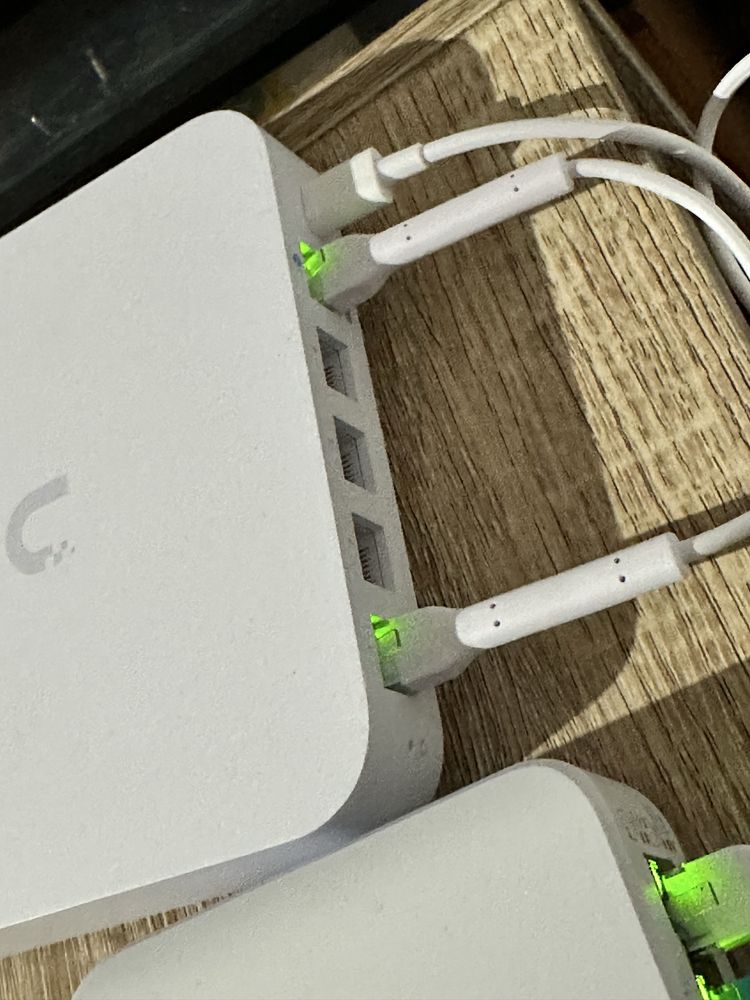 Ubiquiti Cloud Gateway ultra como novo
