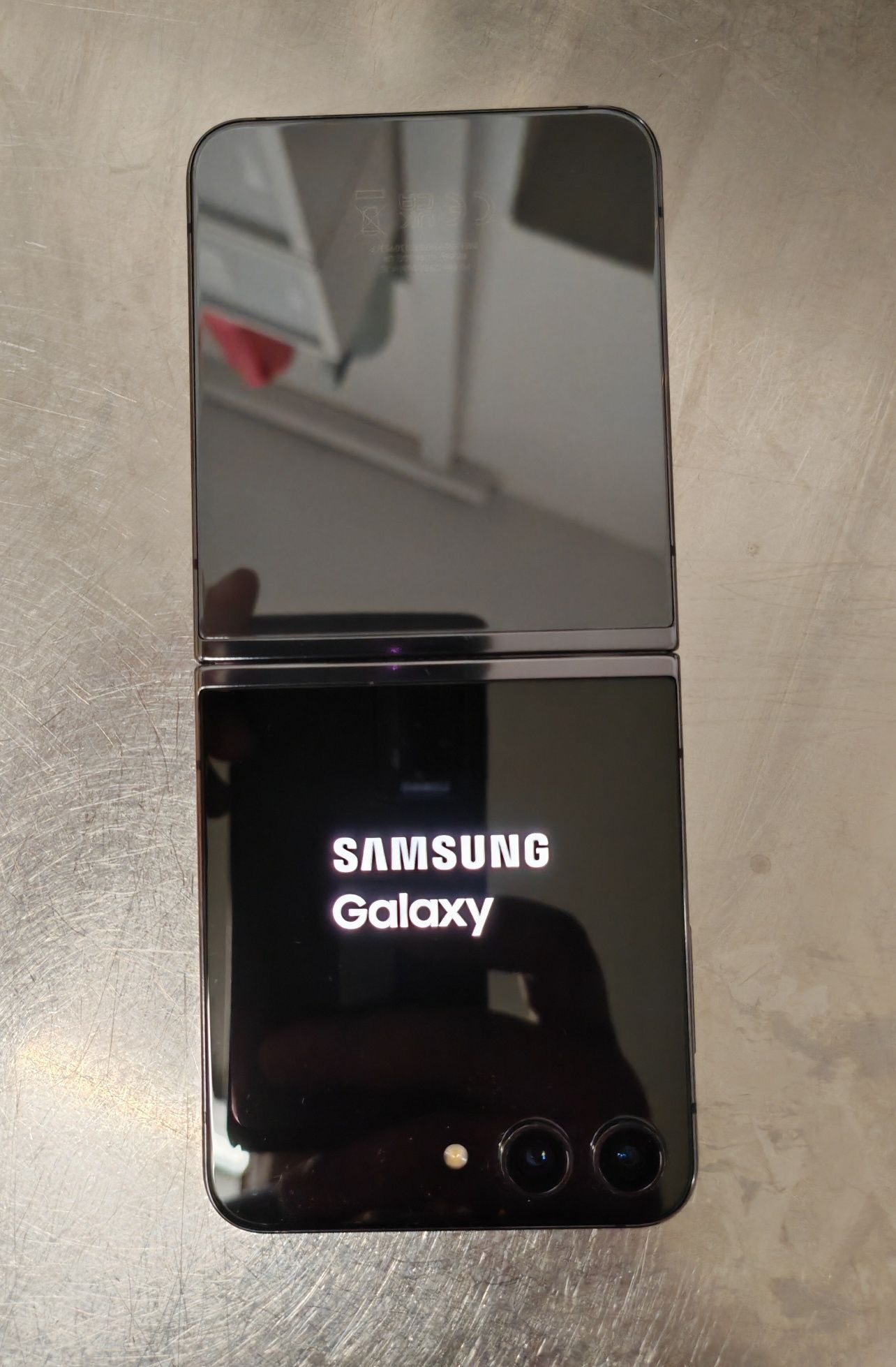 Samsung Z FLIP 5 5G - AMOLED 2K 120Hz - DUAL SIM (SIM + eSIM) - 256GB