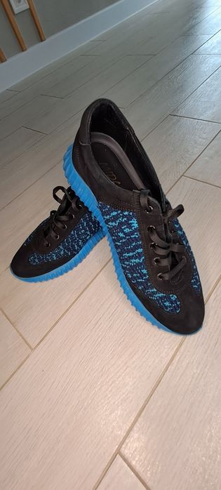 Продам кроссовки