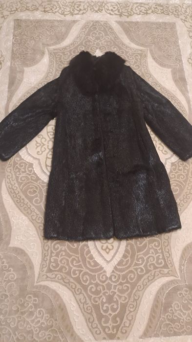 Продам шубу з натуральної нутрії