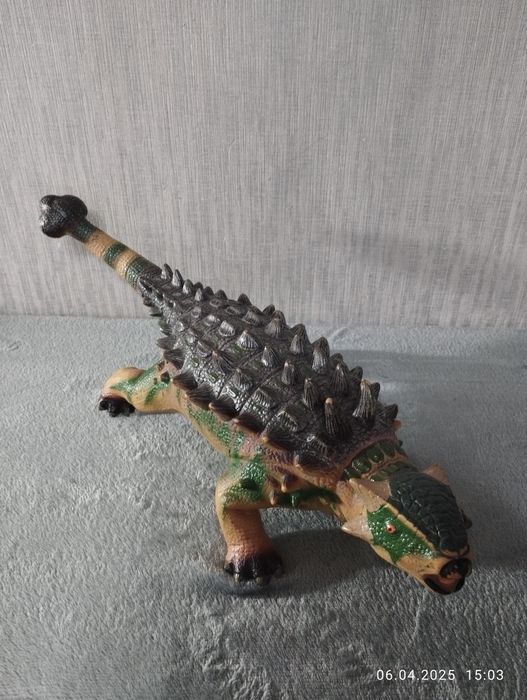 Динозавр резиновий