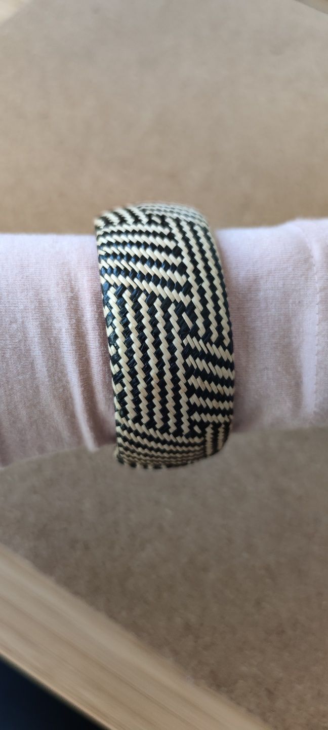 Elegancka bransoletka szeroka oblekana plecionym materiałem H&M bangle