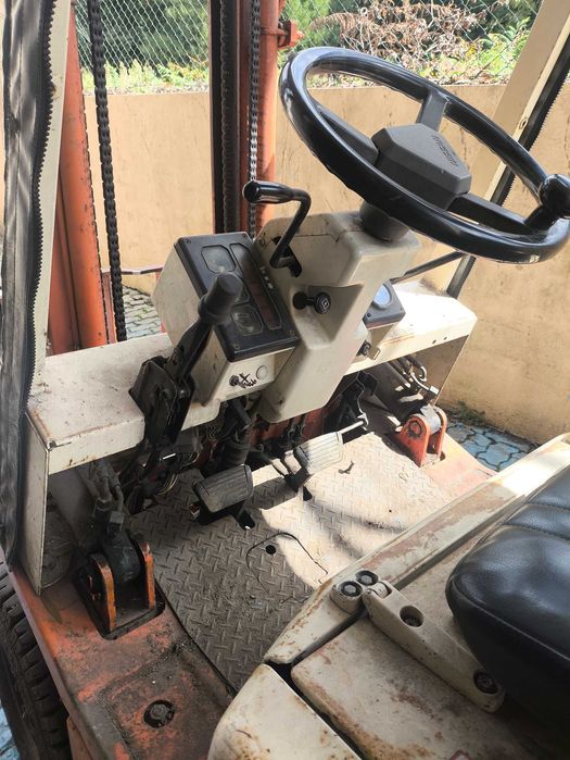Empilhador Nissan 1500 kg Gás e Gasolina
