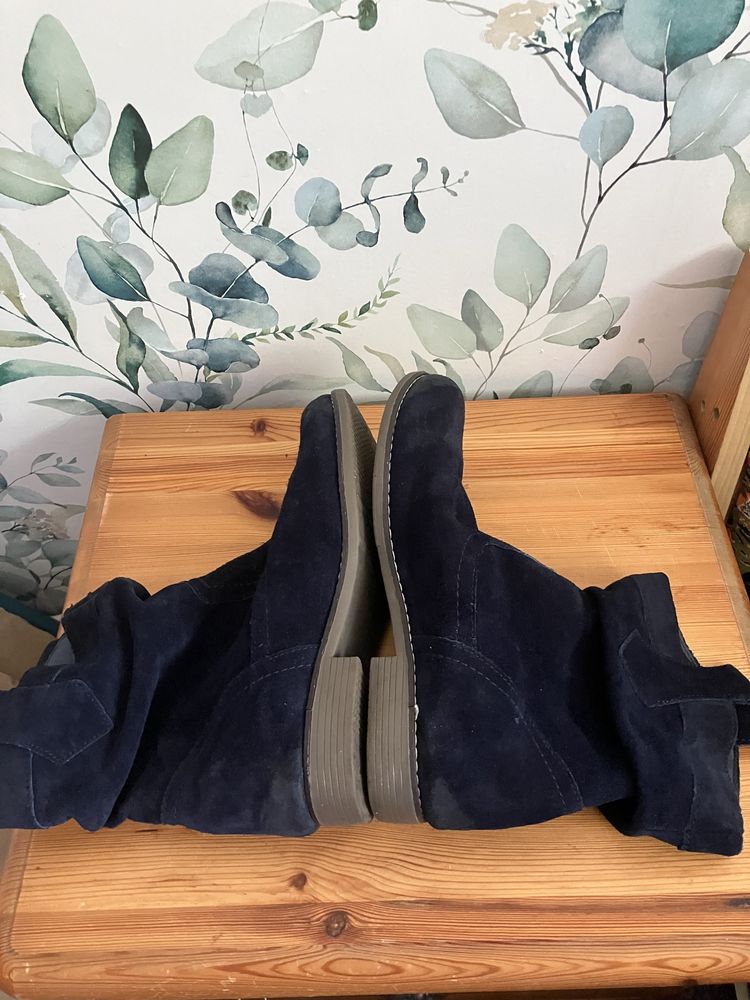 Botki damskie Lasocki skóra zamszowa granatiwe roz.38