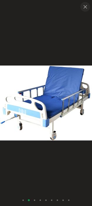 Механічне медичне 2-секційне ліжко Supretto на колесах (8555-0001)