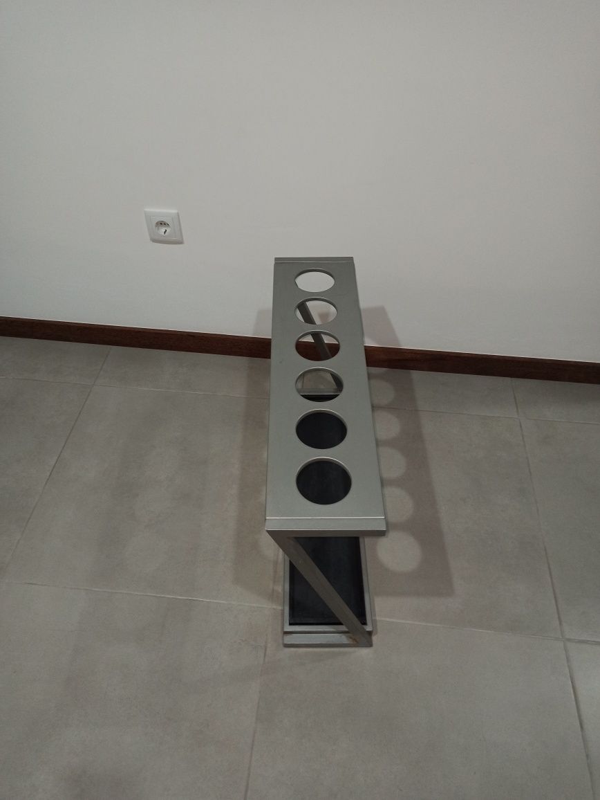 Suporte guarda-chuva. Preço negociável.