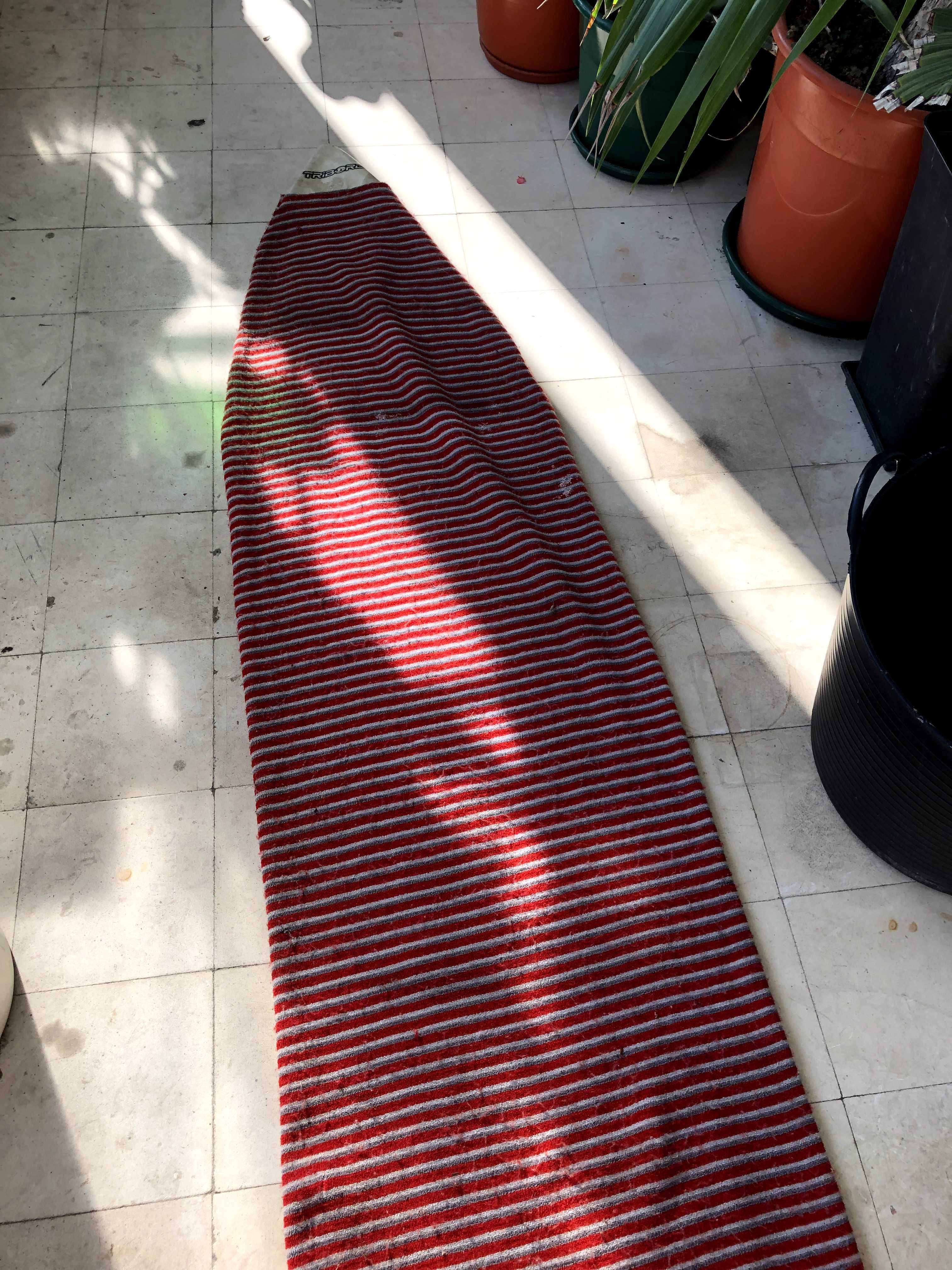 Prancha de surf - Surf board - Tribord 6’4” (193cm) e capa de proteção
