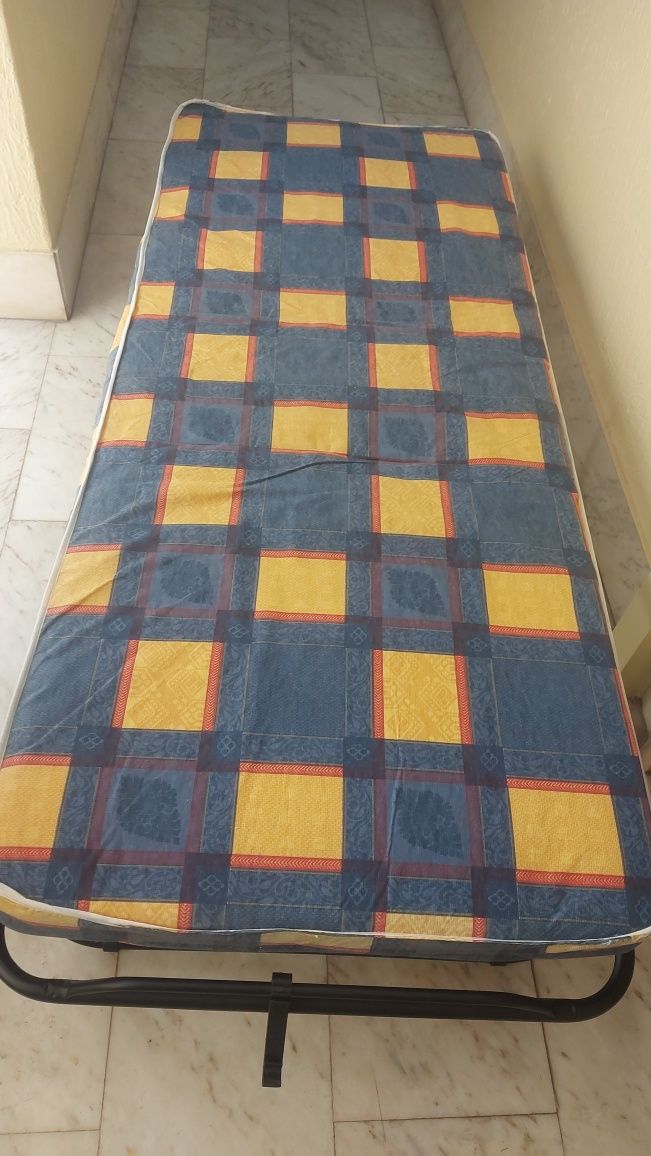Divã de solteiro