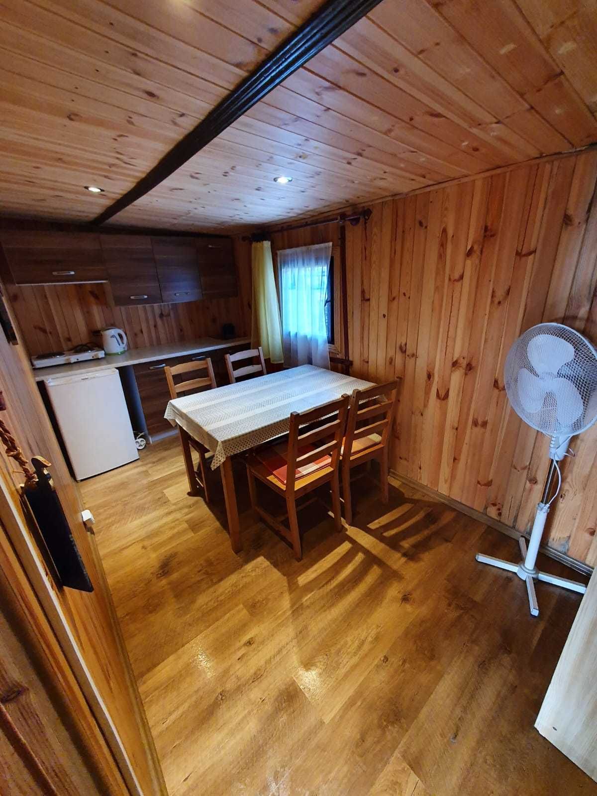 Domki nad jeziorem sławskim tuż przy plaży. Tani nocleg Sława