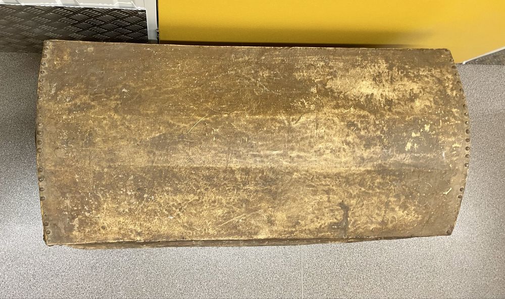 Bau/Arca forrada a pele