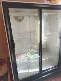 Витрина холодильник FRIGOGLASS с вентиляторами