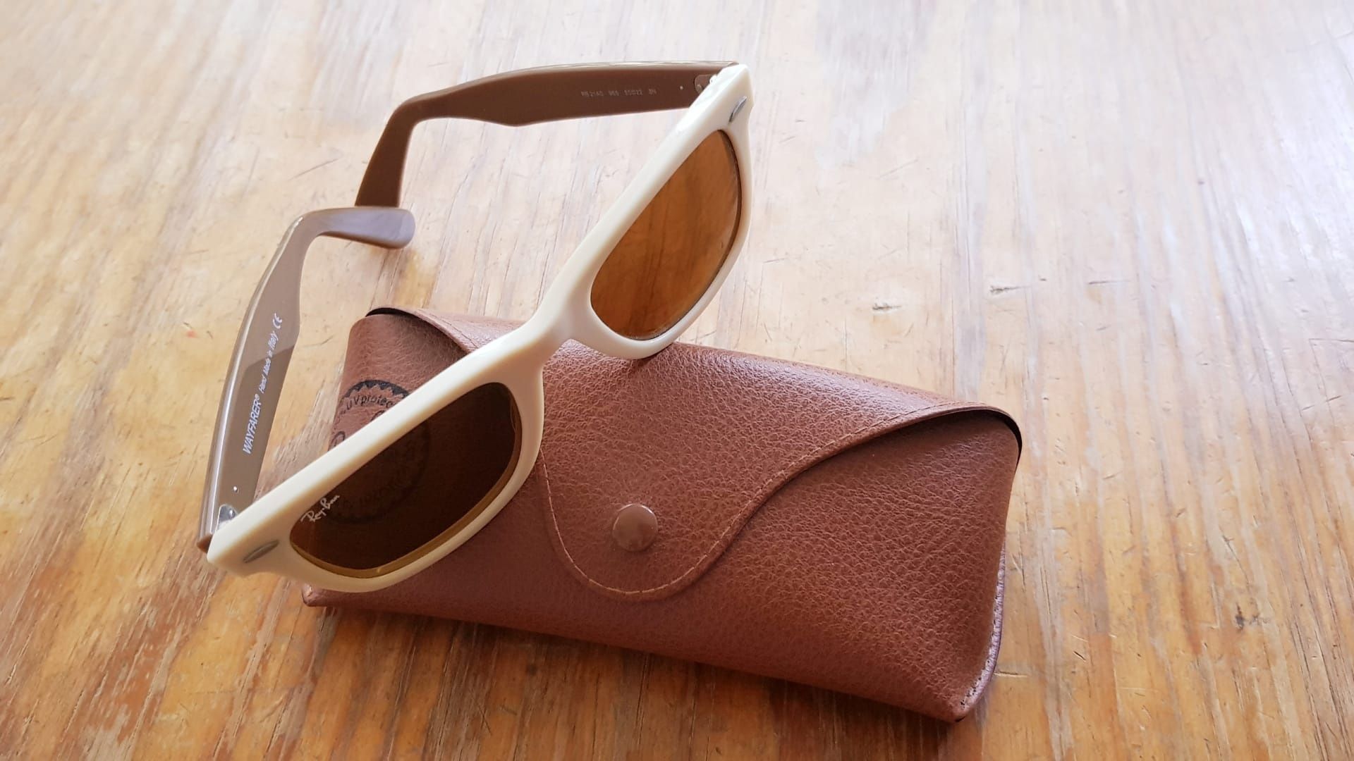 Óculos de sol / óculos escuros Ray Ban novos, com caixa. 55e cada