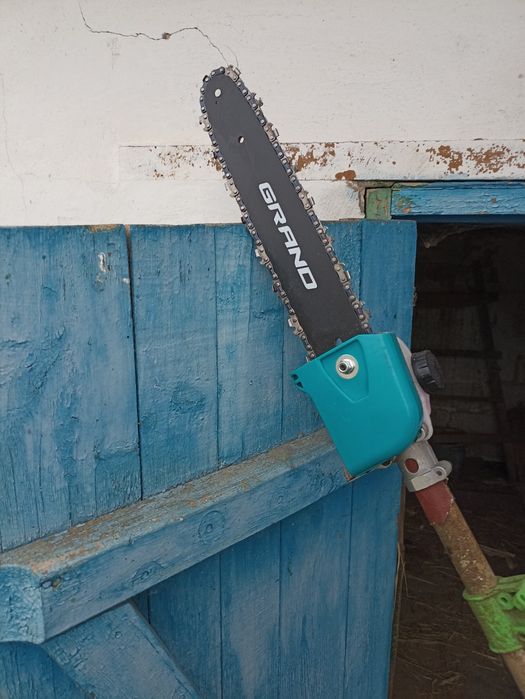 Насадка на мотокос,діаметр 28мм внутрі шліци діаметр 7мм.