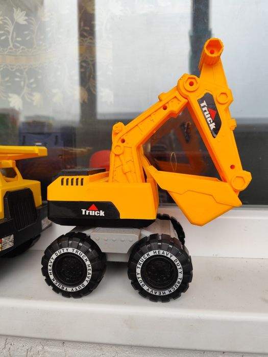 Дитячі машинки самоскид та екскаватор