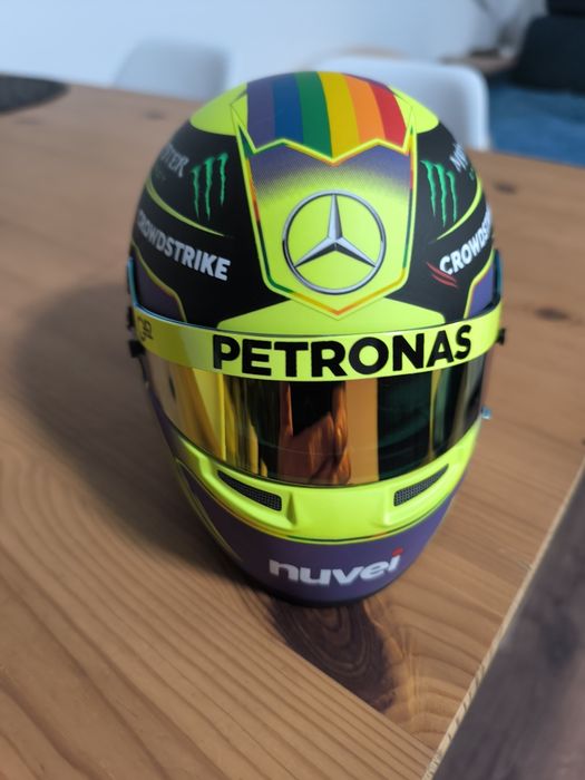 Kask mini 1/2 F1 Mercedes AMG Petronas Team Lewis Hamilton 2023